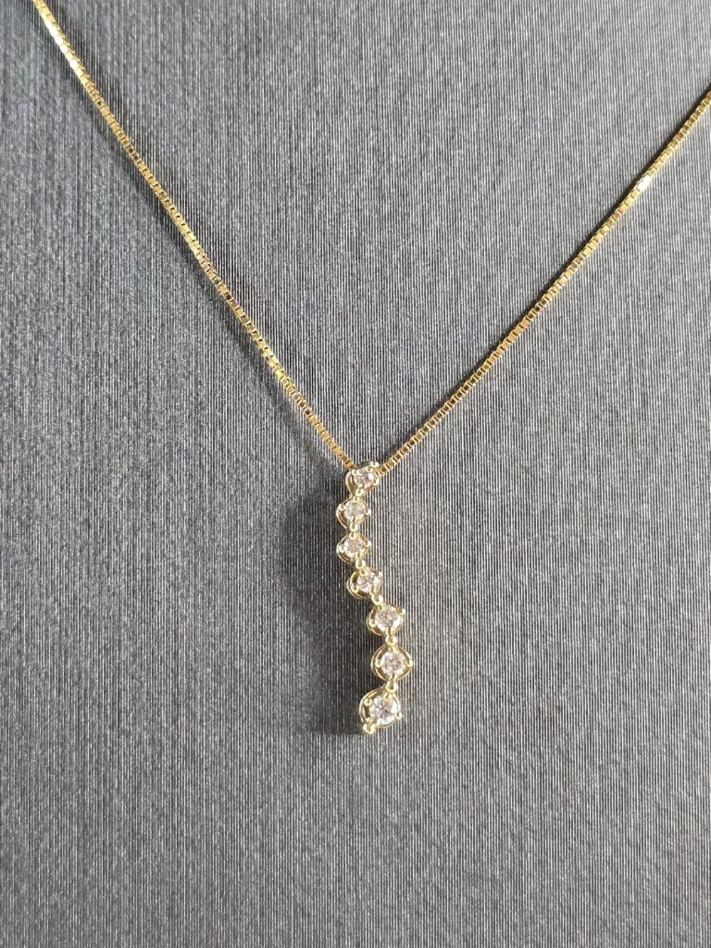 Womens Vintage Estate 10k Gold Diamond Journey Pendant & Necklace 1.3g E5116